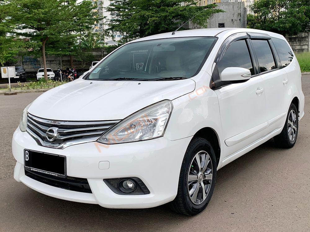 Mobil Nissan Grand Livina 2017