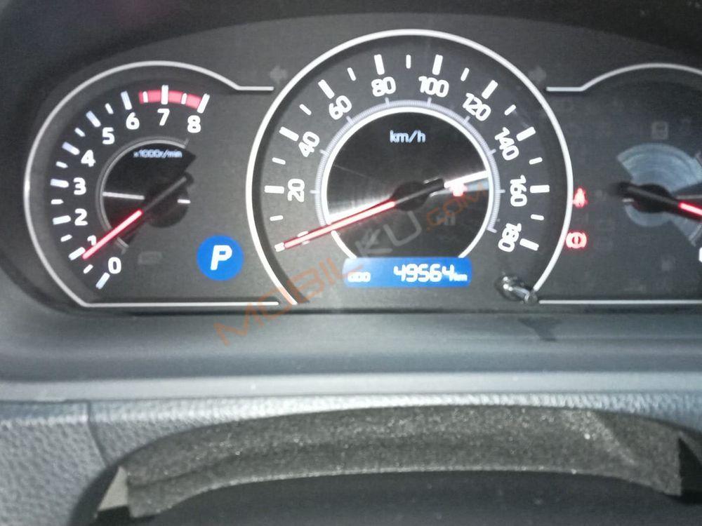 Mobil Toyota Voxy 2017