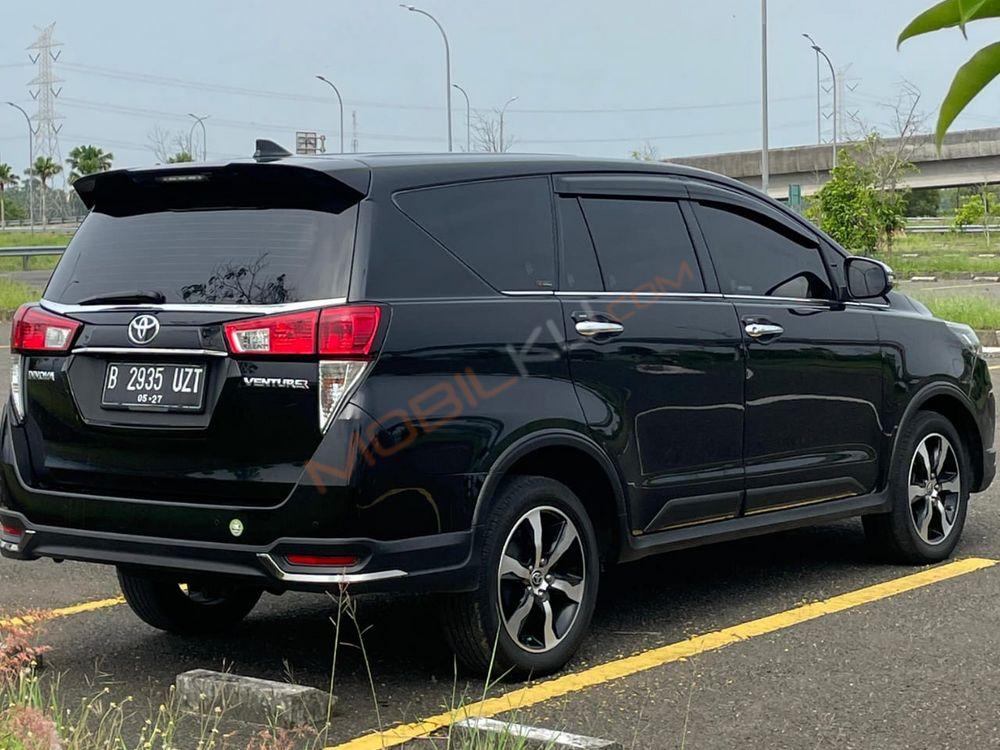 Mobil Toyota Kijang Innova 2022
