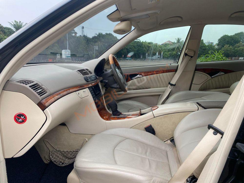 Mobil Mercedes-Benz E-Class 2006