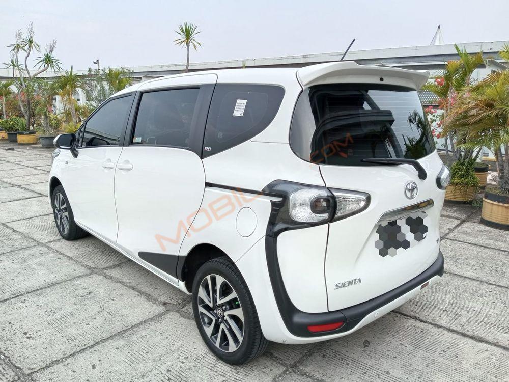 Mobil Toyota Sienta 2022