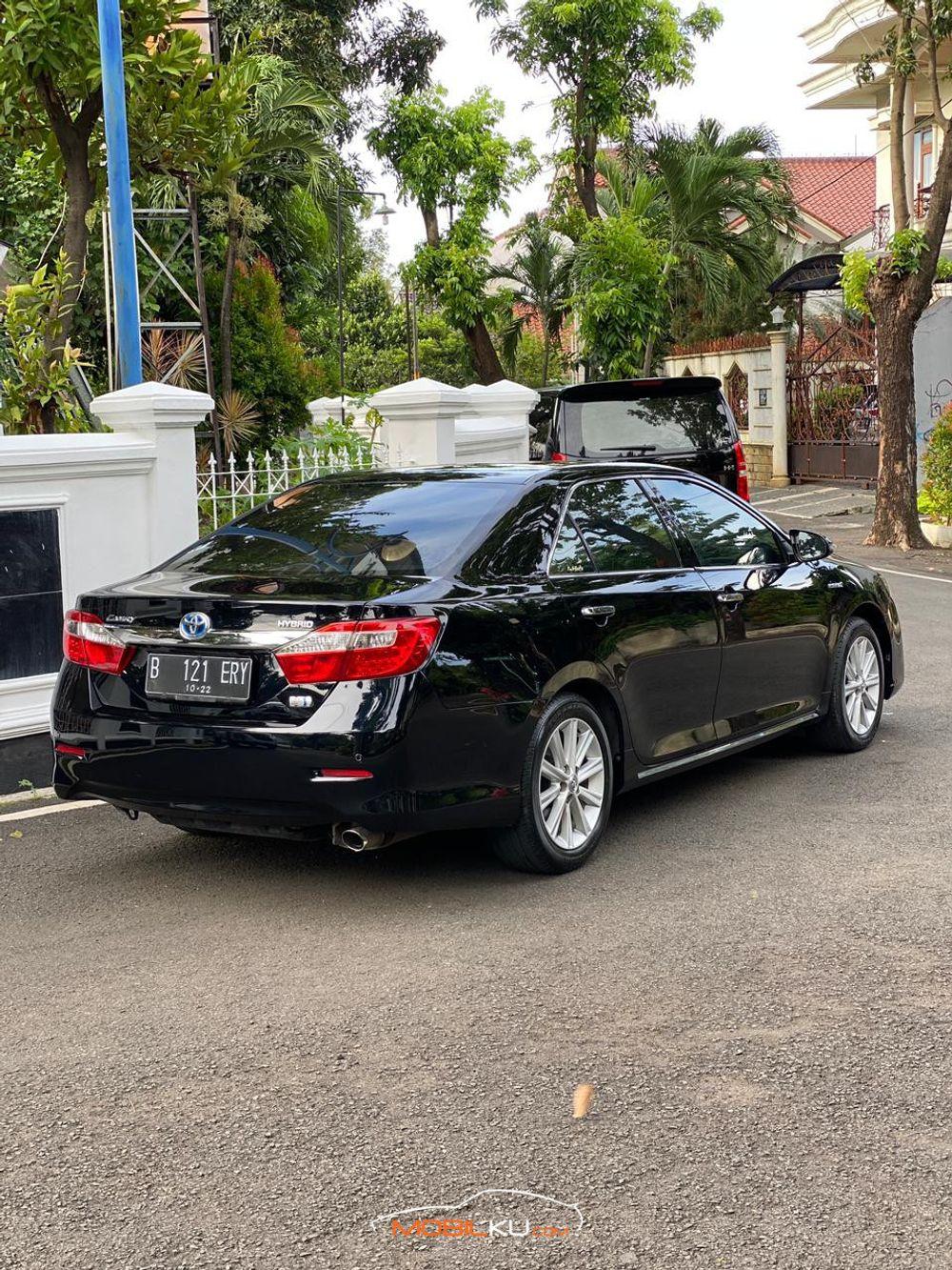 Mobil Toyota Camry 2012