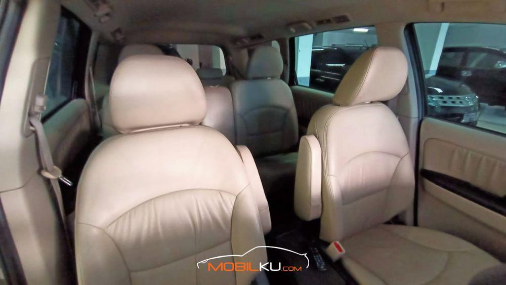 Mobil Mitsubishi Grandis 2008