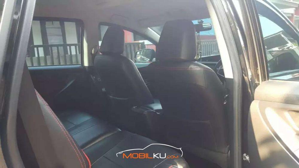 Mobil Toyota Kijang Innova 2017