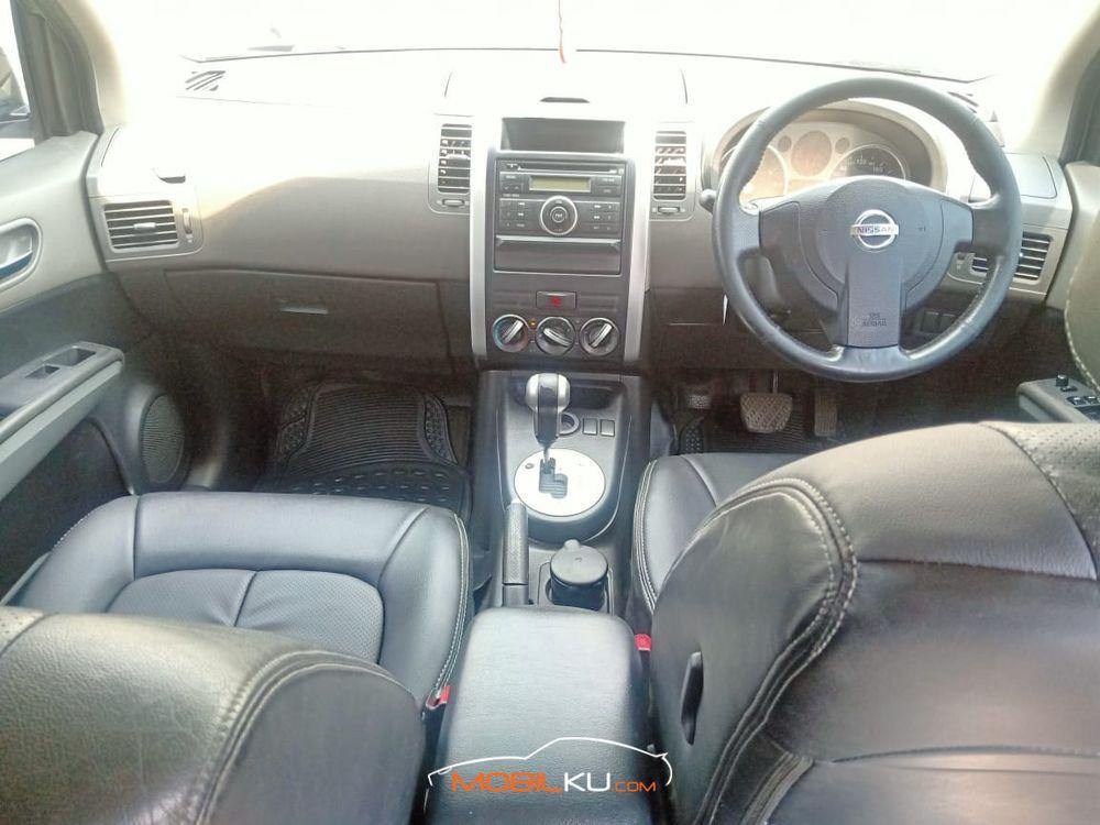 Mobil Nissan X-Trail 2009