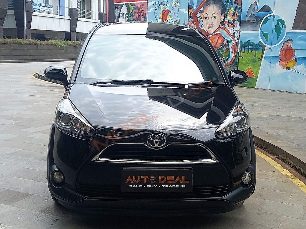 Mobil Toyota Sienta 2016
