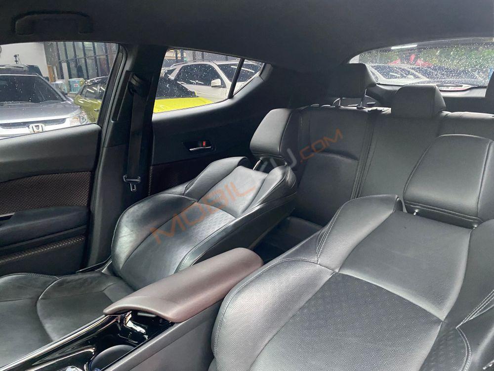 Mobil Toyota C-HR 2021