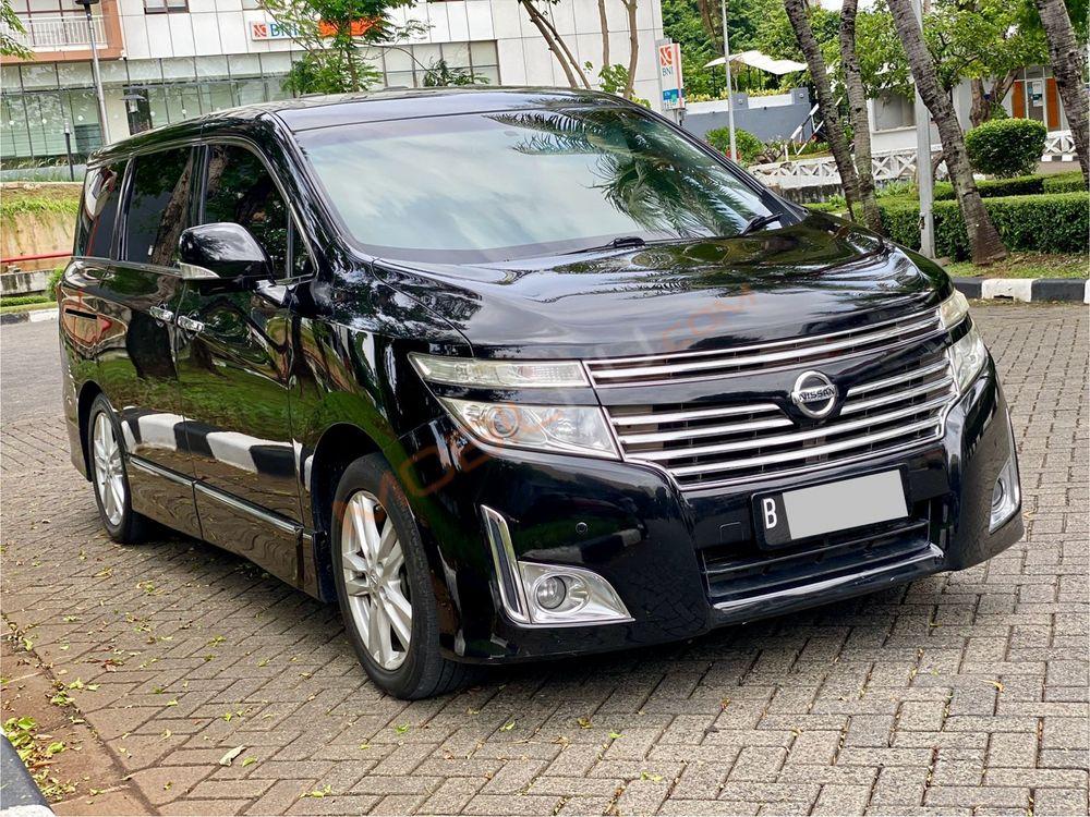 Mobil Nissan Elgrand 2011
