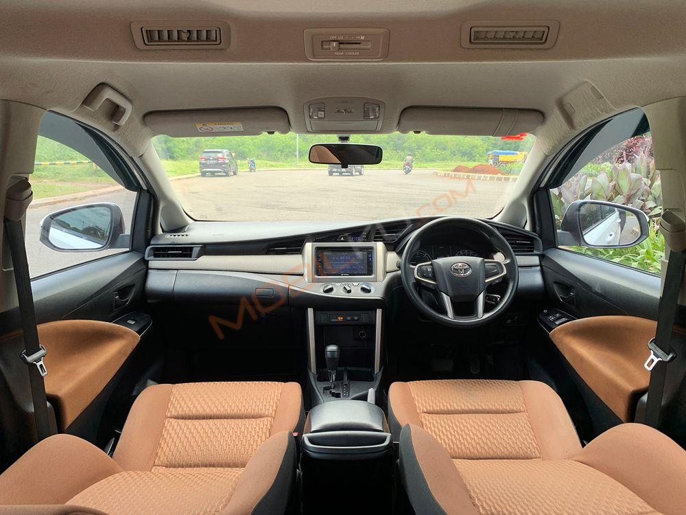 Mobil Toyota Kijang Innova 2020