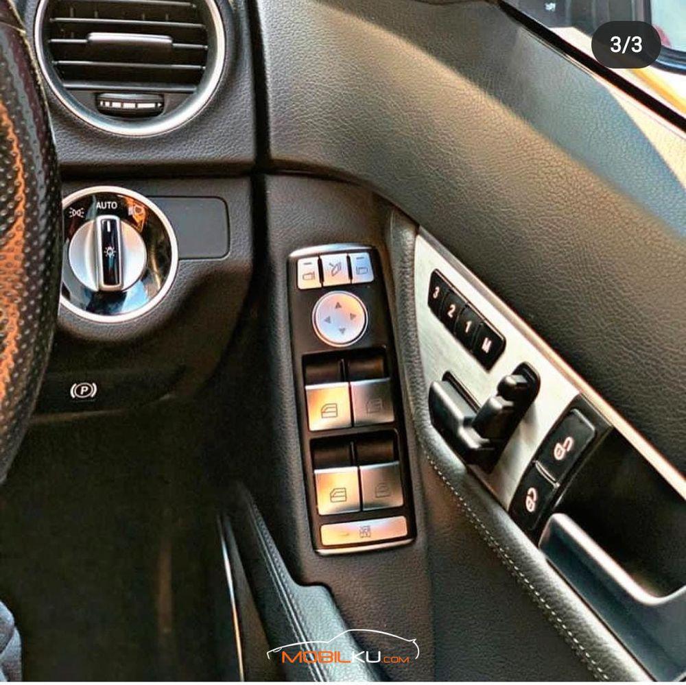 Mobil Mercedes-Benz C-Class 2012