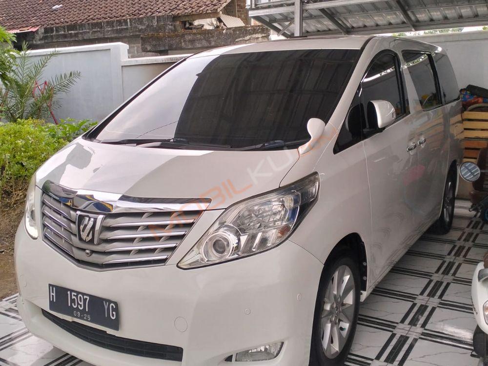 Mobil Toyota Alphard 2010