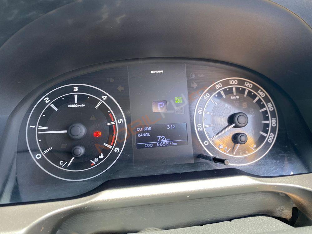 Mobil Toyota Kijang Innova 2016