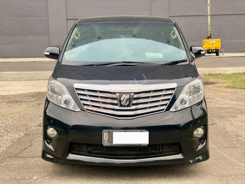 Mobil Toyota Alphard 2009