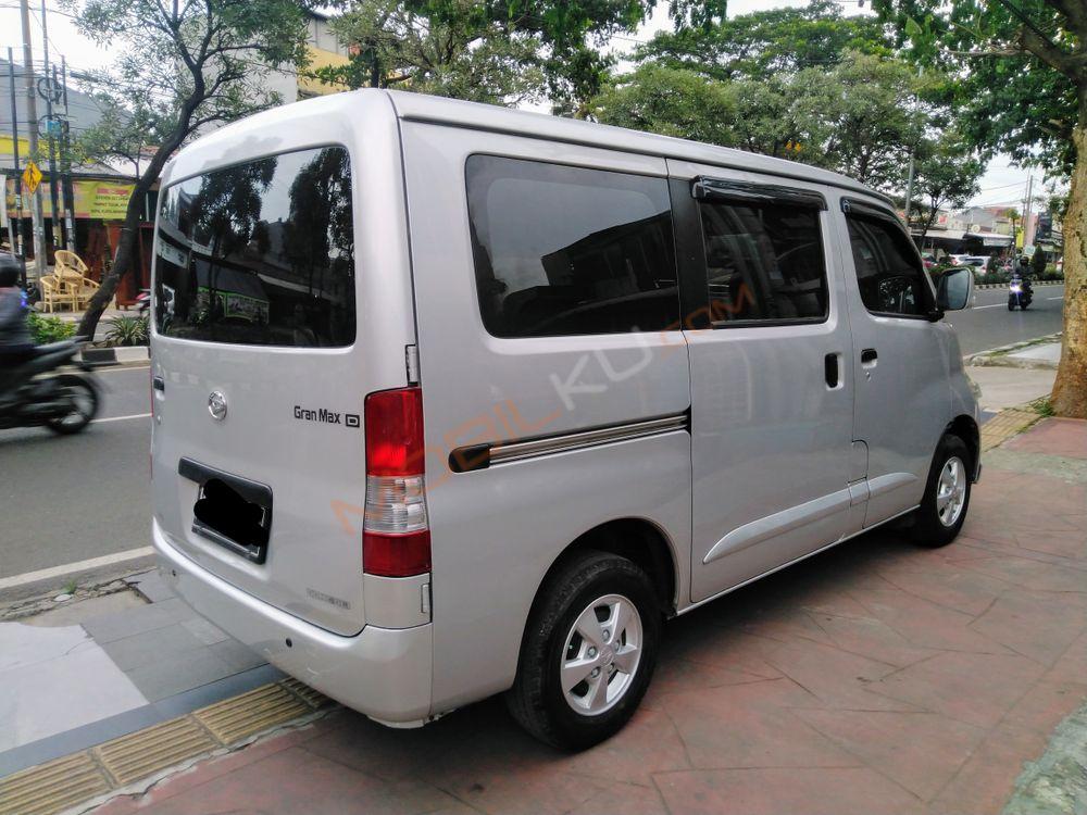 Mobil Daihatsu Gran Max 2013