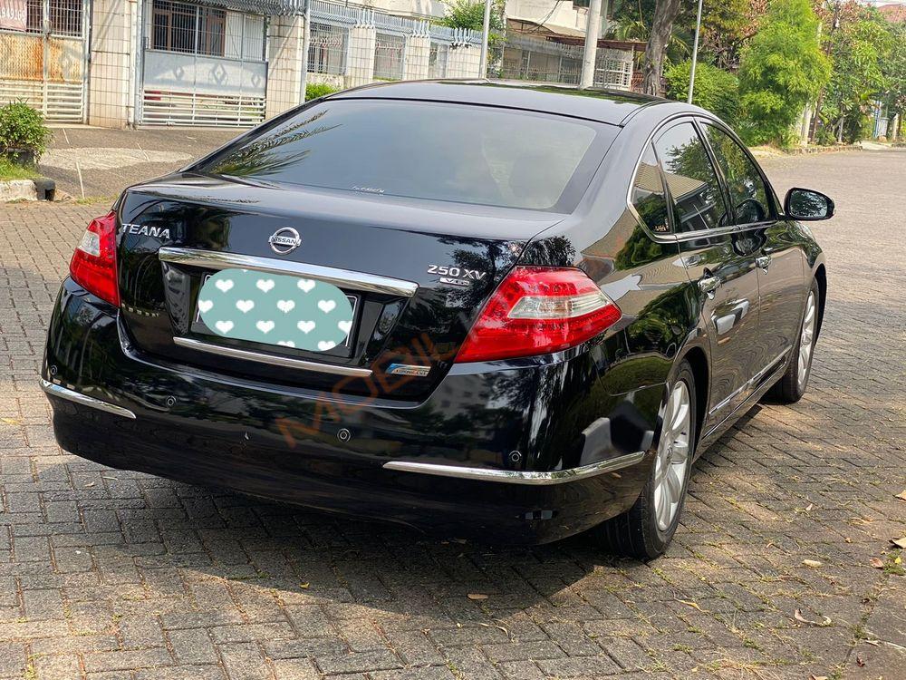 Mobil Nissan Teana 2010
