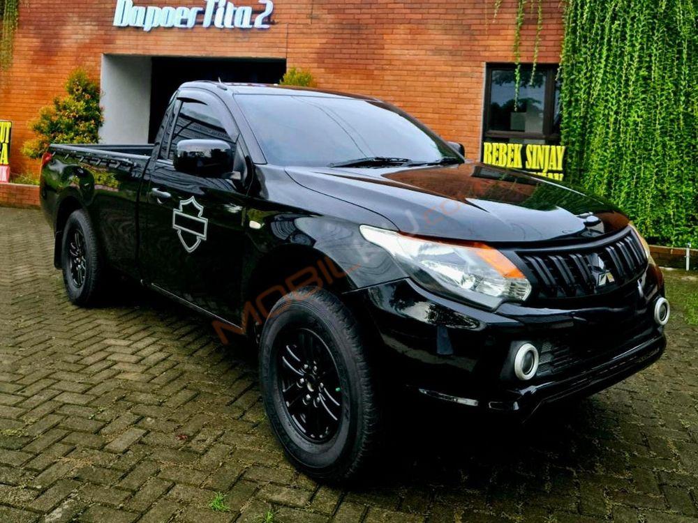 Mobil Mitsubishi Triton 2017