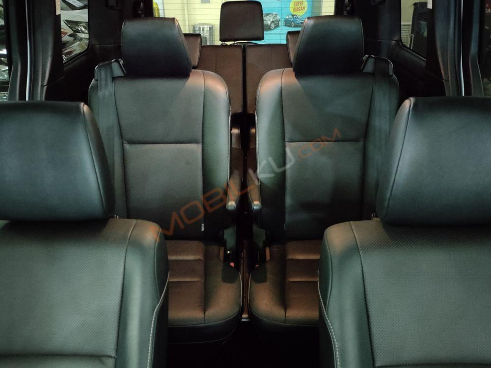 Mobil Toyota Voxy 2018