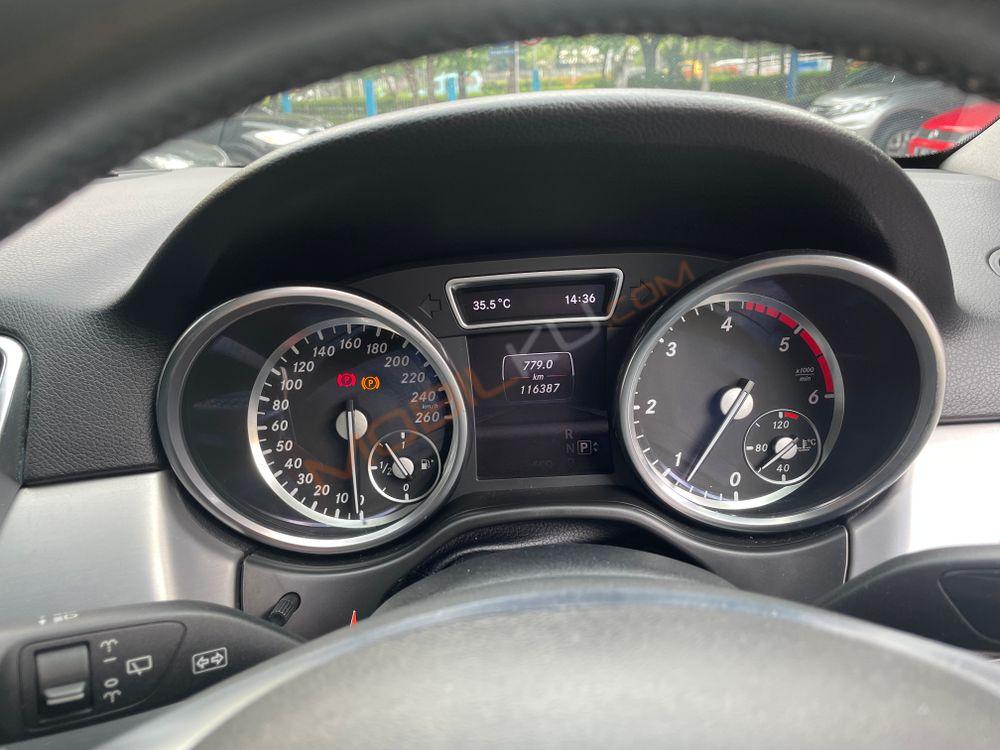 Mobil Mercedes-Benz ML 2013