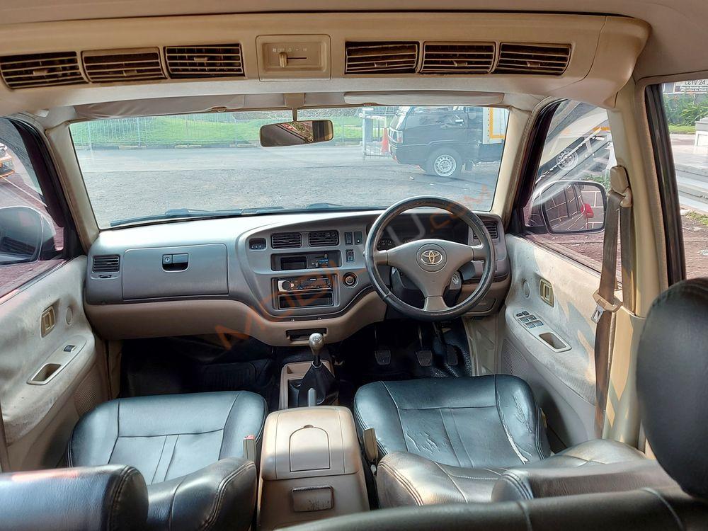 Mobil Toyota Kijang 2003