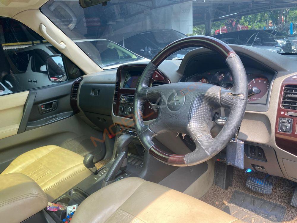Mobil Mitsubishi Pajero 2001