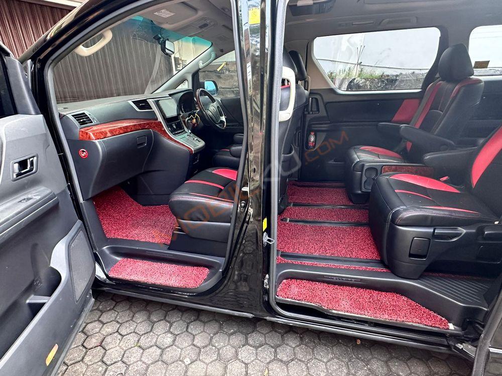 Mobil Toyota Vellfire 2010