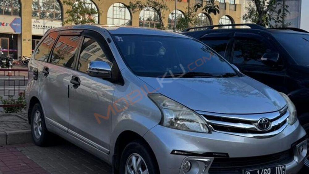 Mobil Toyota Avanza 2013