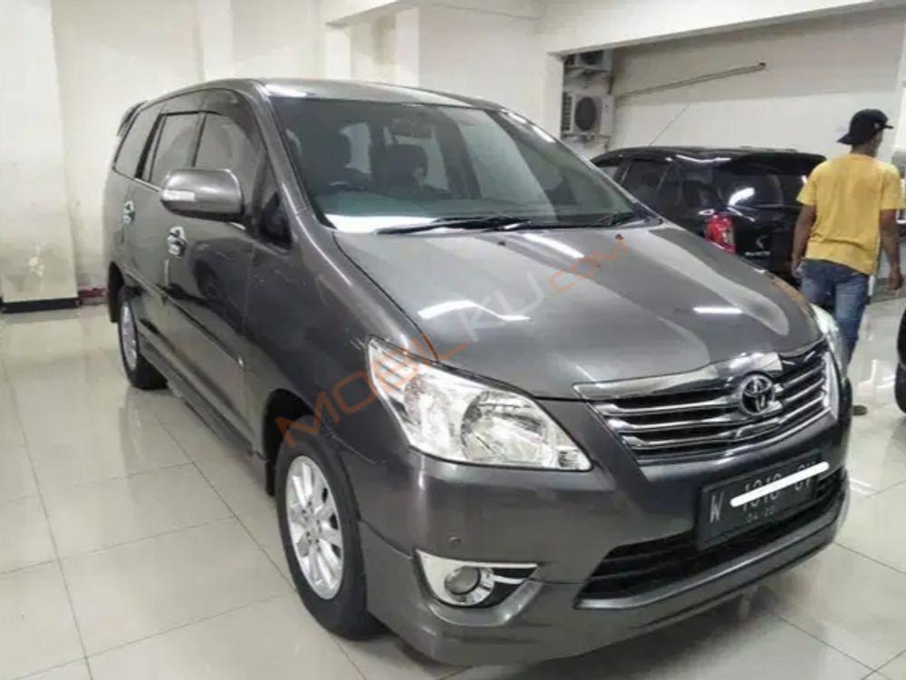 Mobil Toyota Kijang Innova 2013