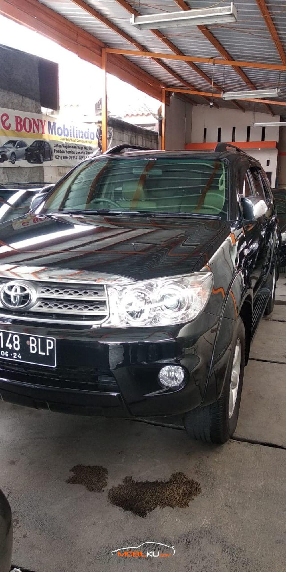 Mobil Toyota Fortuner 2011