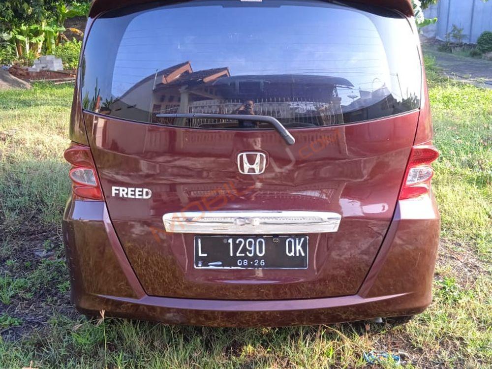 Mobil Honda Freed 2011