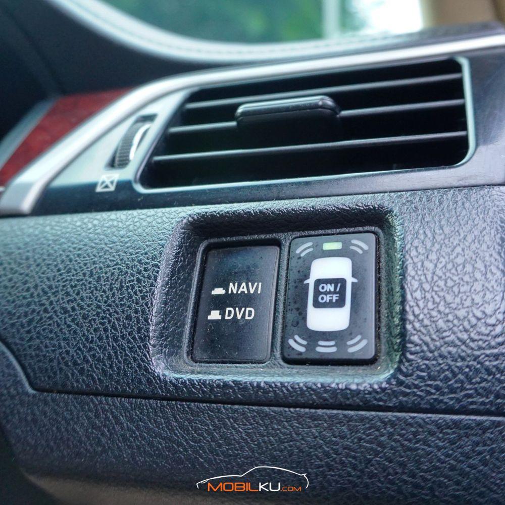 Mobil Toyota Camry 2013