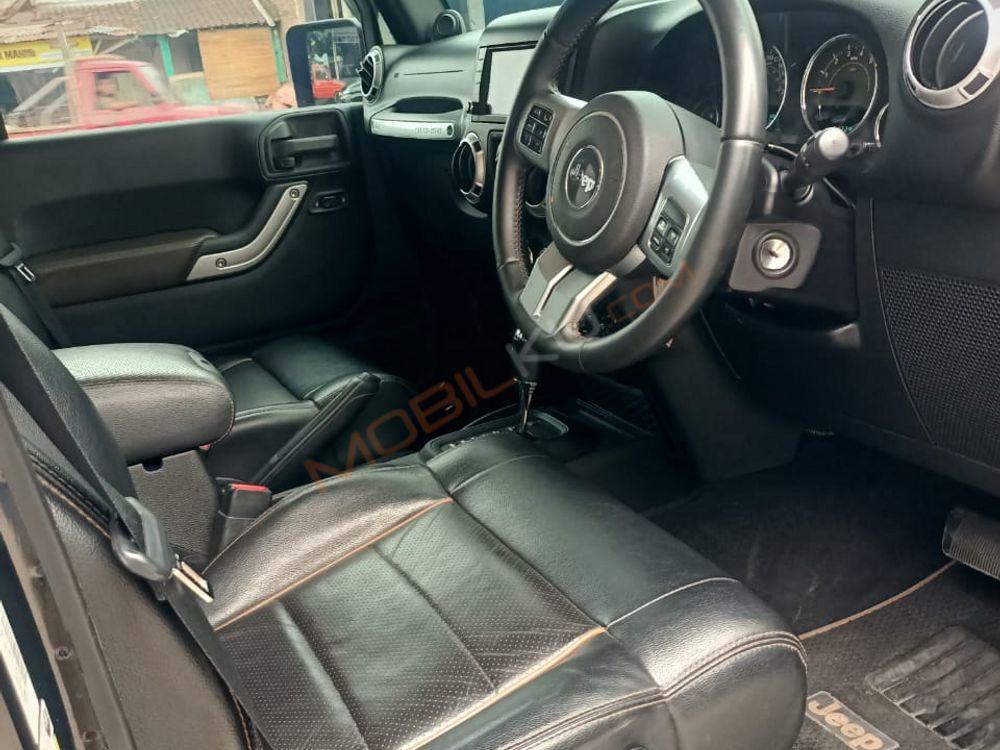 Mobil Jeep Wrangler 2011