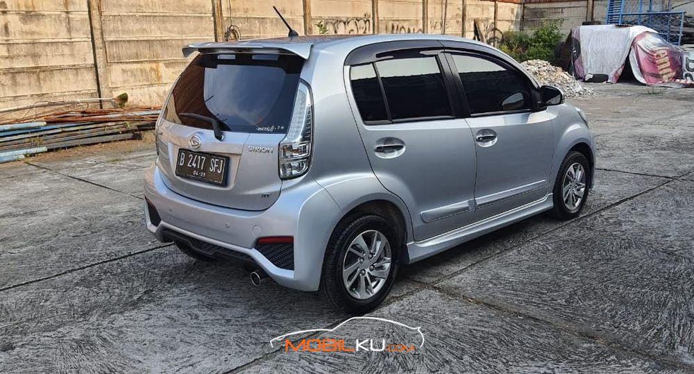 Mobil Daihatsu Sirion 2015