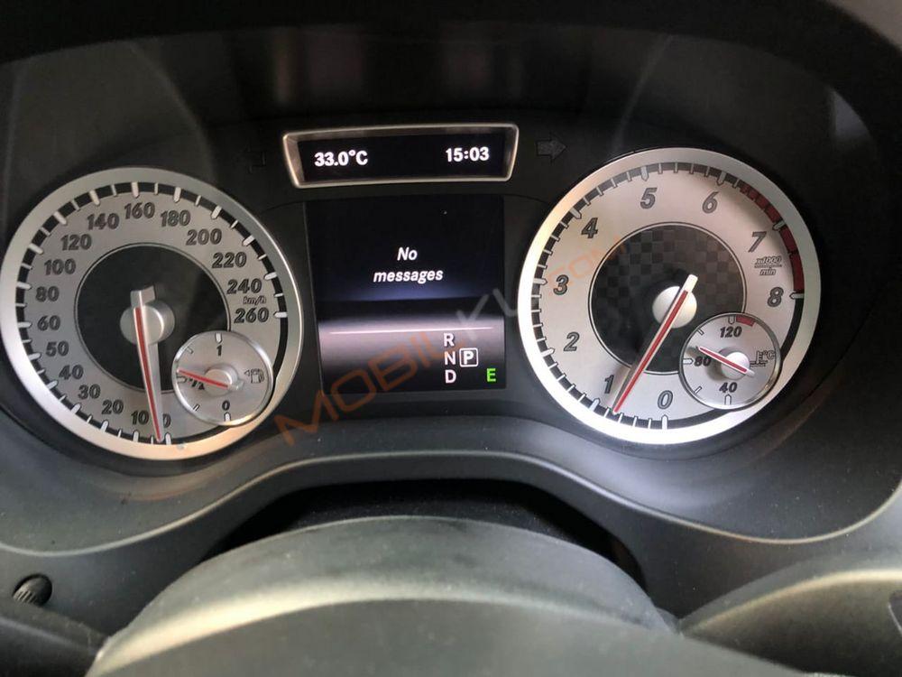 Mobil Mercedes-Benz A-Class 2013