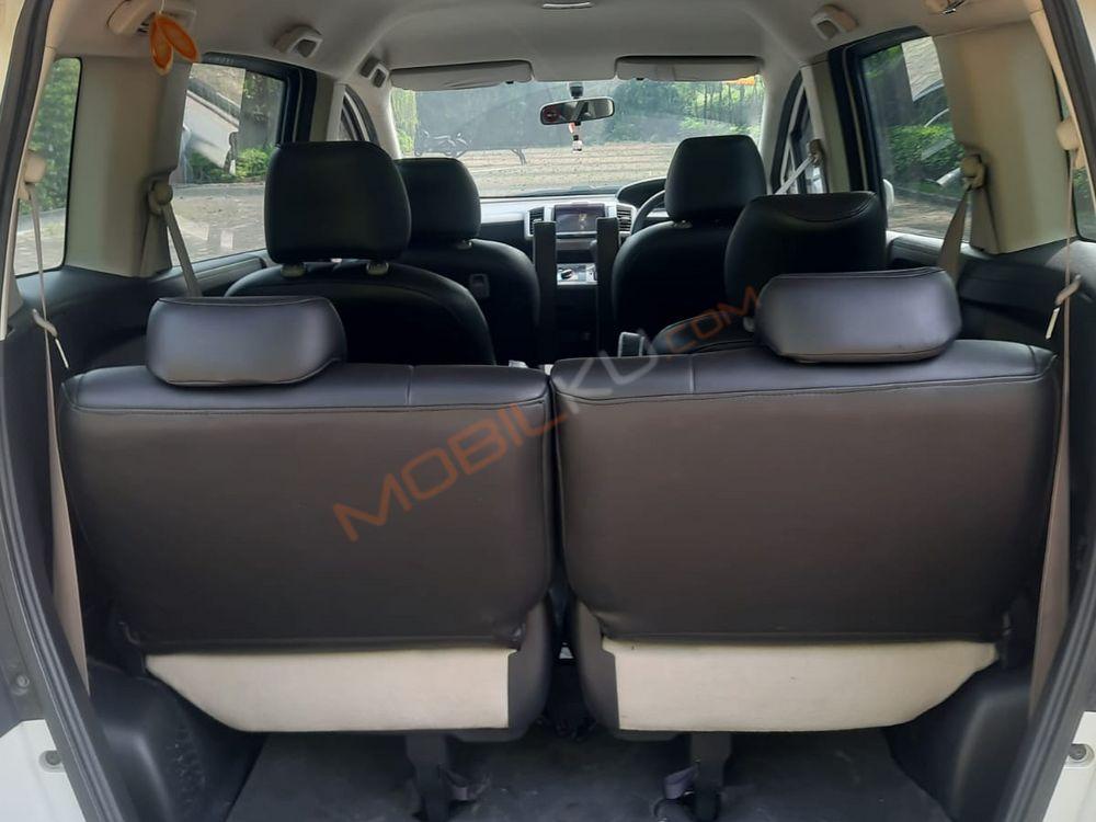 Mobil Honda Freed 2011