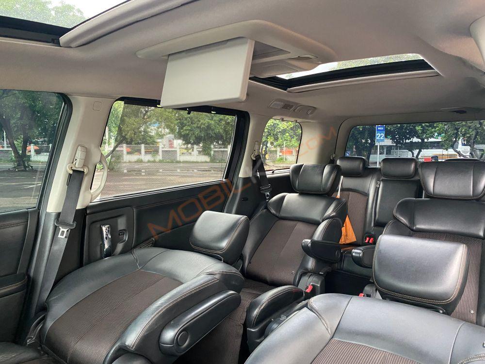 Mobil Nissan Elgrand 2014