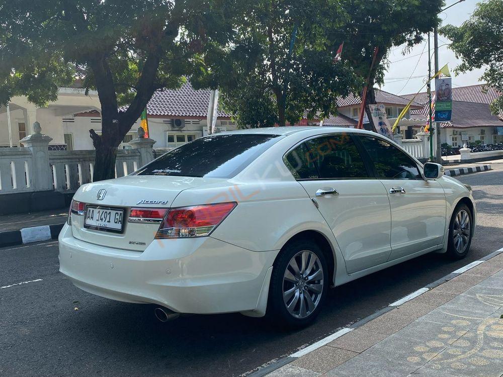 Mobil Honda Accord 2012