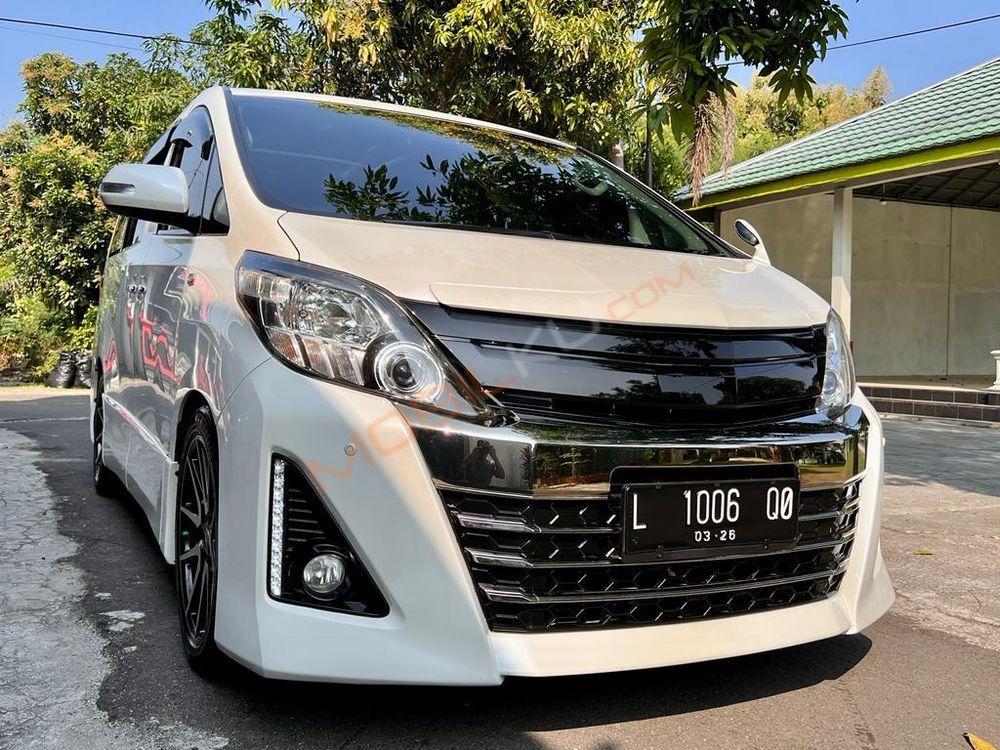 Mobil Toyota Alphard 2013