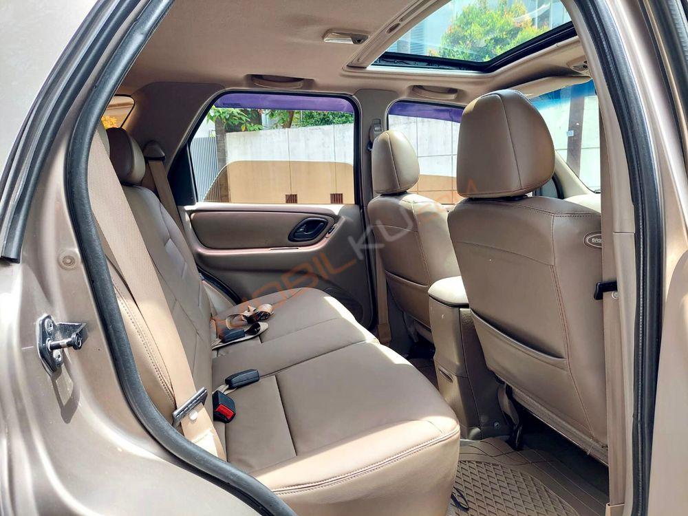 Mobil Ford Escape 2003