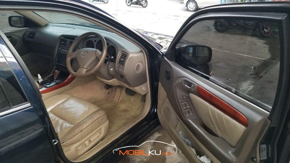 Mobil Lexus GS 2000
