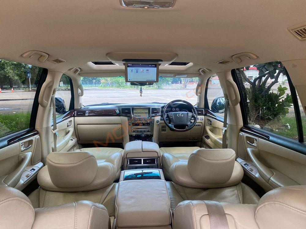 Mobil Lexus LX 2010