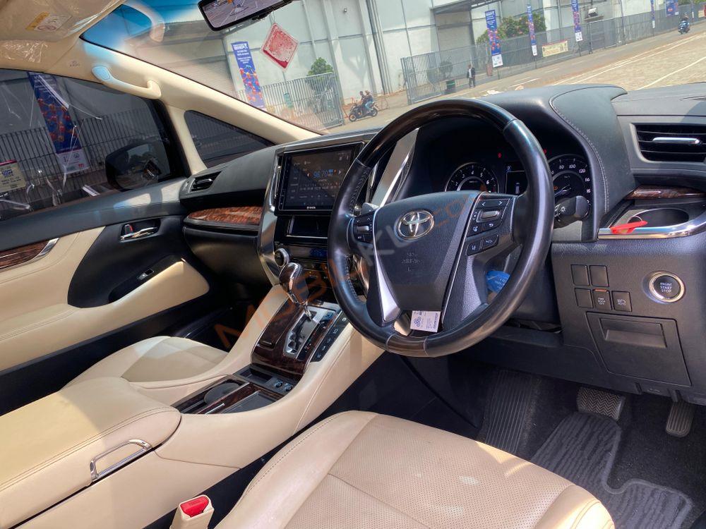 Mobil Toyota Alphard 2020