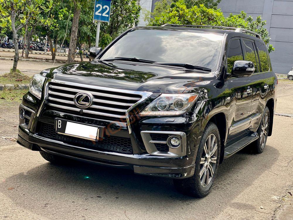 Mobil Lexus LX 2010