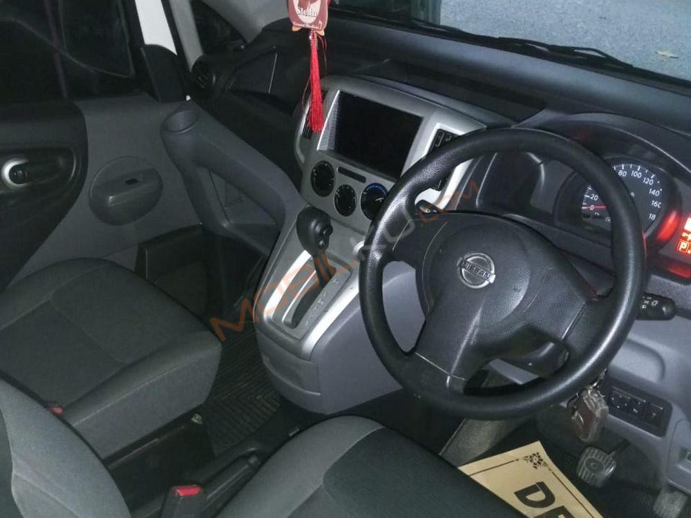 Mobil Nissan Evalia 2013