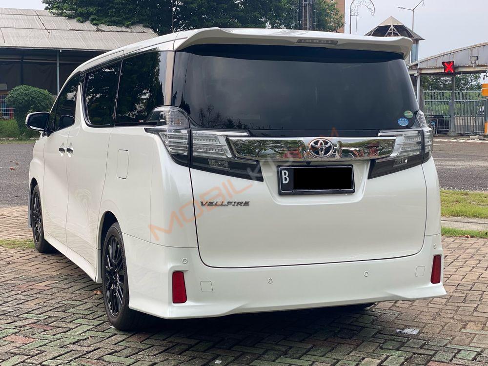 Mobil Toyota Vellfire 2015
