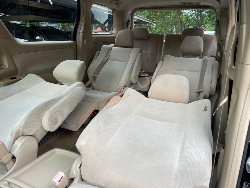 Mobil Toyota Alphard 2009
