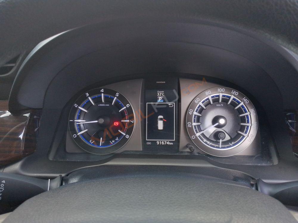 Mobil Toyota Kijang Innova 2016