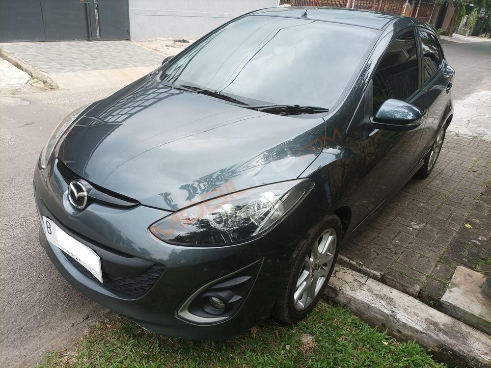 Mobil Mazda 2 Hatchback 2012