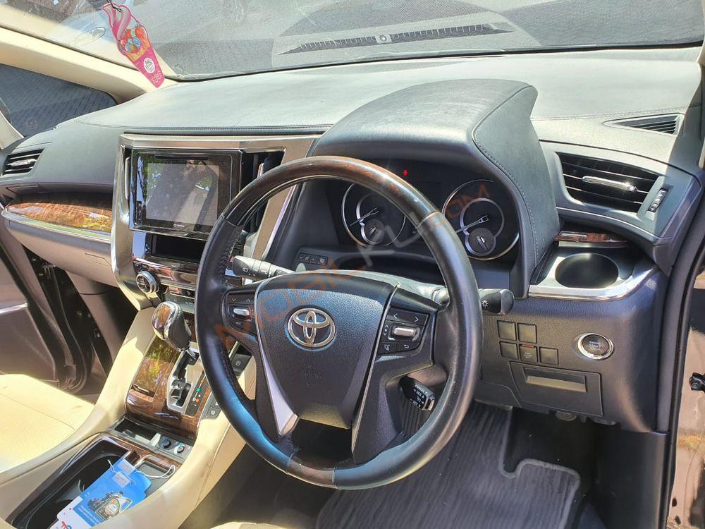 Mobil Toyota Alphard 2019