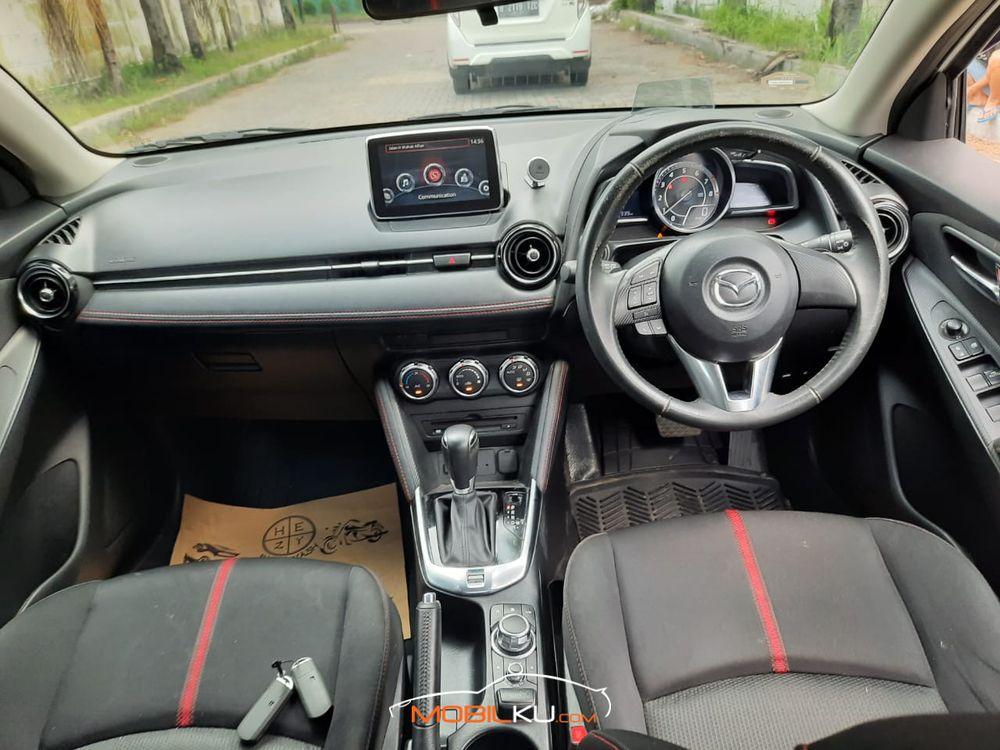 Mobil Mazda 2 Hatchback 2016