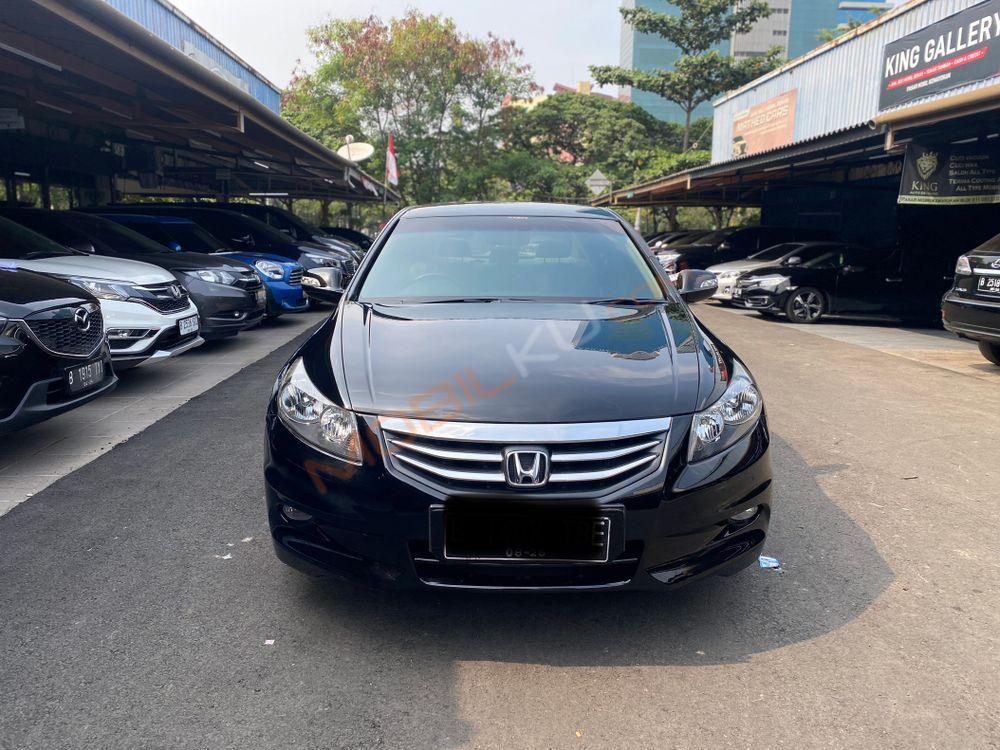 Mobil Honda Accord 2011